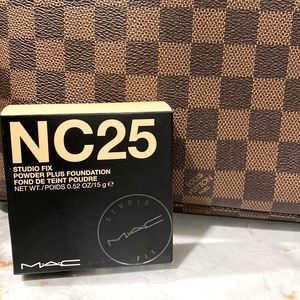 MAC STUDIO FIX POWDER PLUS FOUNDATION